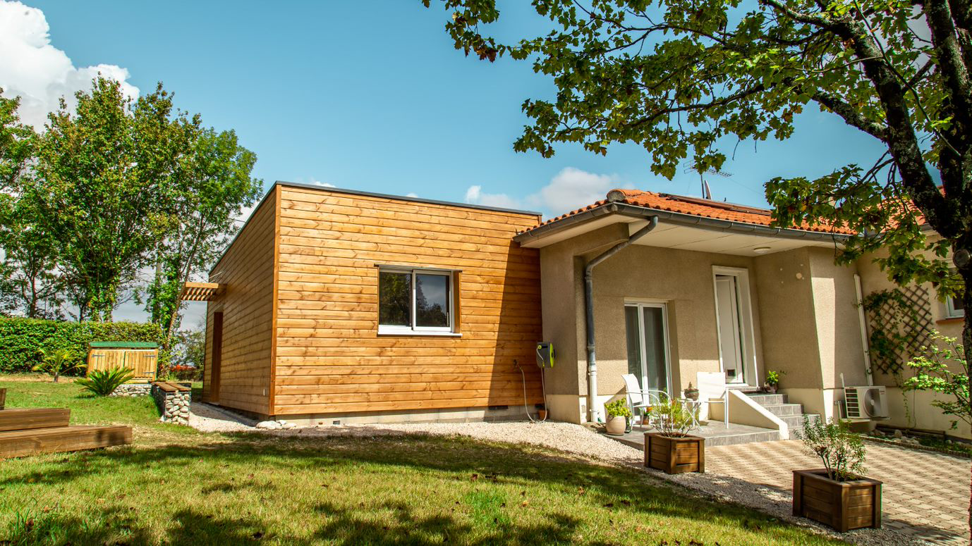 Extension en bois sur maison maçonnée 