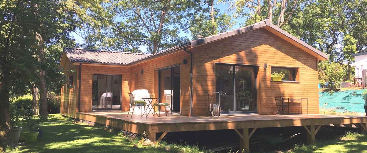 Une maison à ossature en bois ouverte sur la nature